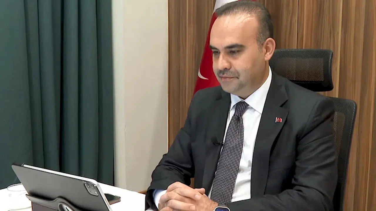 Bakan Kacır, ikinci astronot Tuva Cihangir Atasever ile görüştü