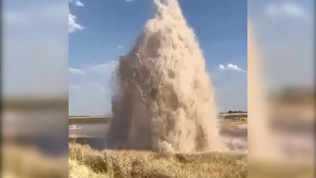 Şanlıurfa'da barajda boru patladı, su metrelerce havaya fışkırdı