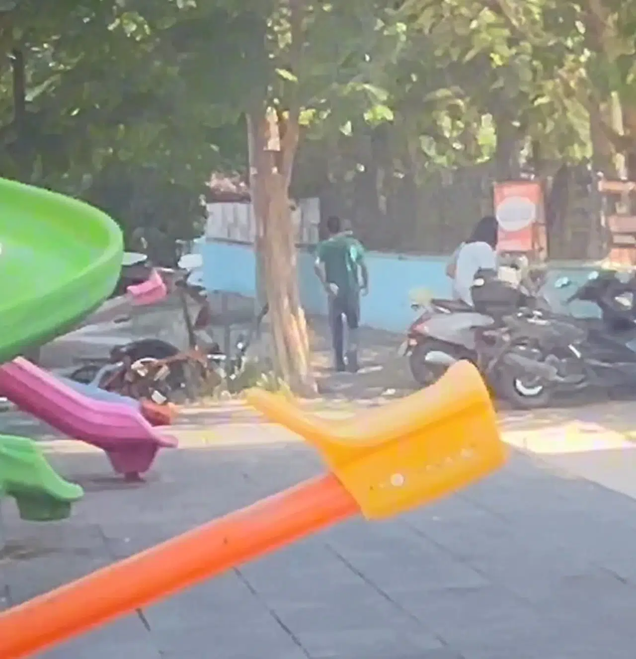 İstanbul - Beylikdüzü'nde 1 saat okulun önünde bekledi, sınava geç kaldı