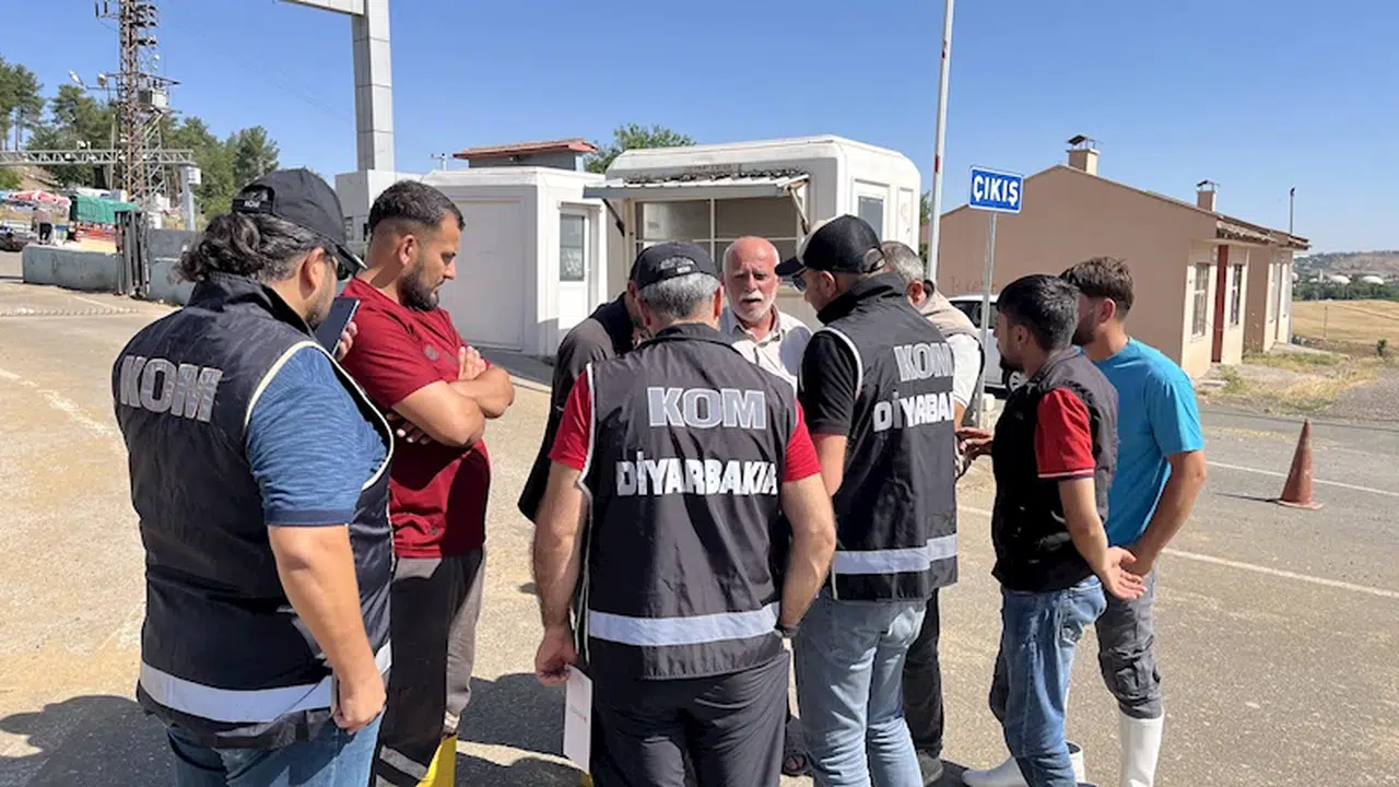 Diyarbakır'da polisten kurban satıcılarına Türkçe ve Kürtçe sahte para uyarısı