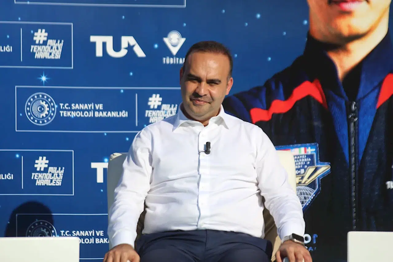 Bakan Kacır: Türkiye'nin 2'nci astronotu Atasever, 7 bilimsel deney yapacak