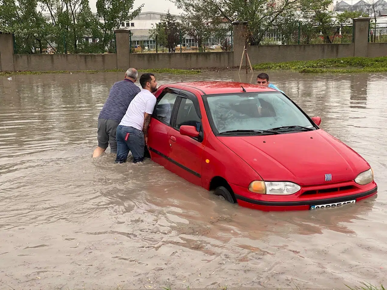 Ankara'yı yine sağanak vurdu; yollar göle döndü / Ek fotoğraflar
