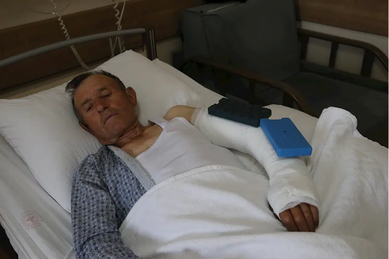 Tokat'ta odunla darbedilen köy muhtarı hastanede tedavi altına alındı