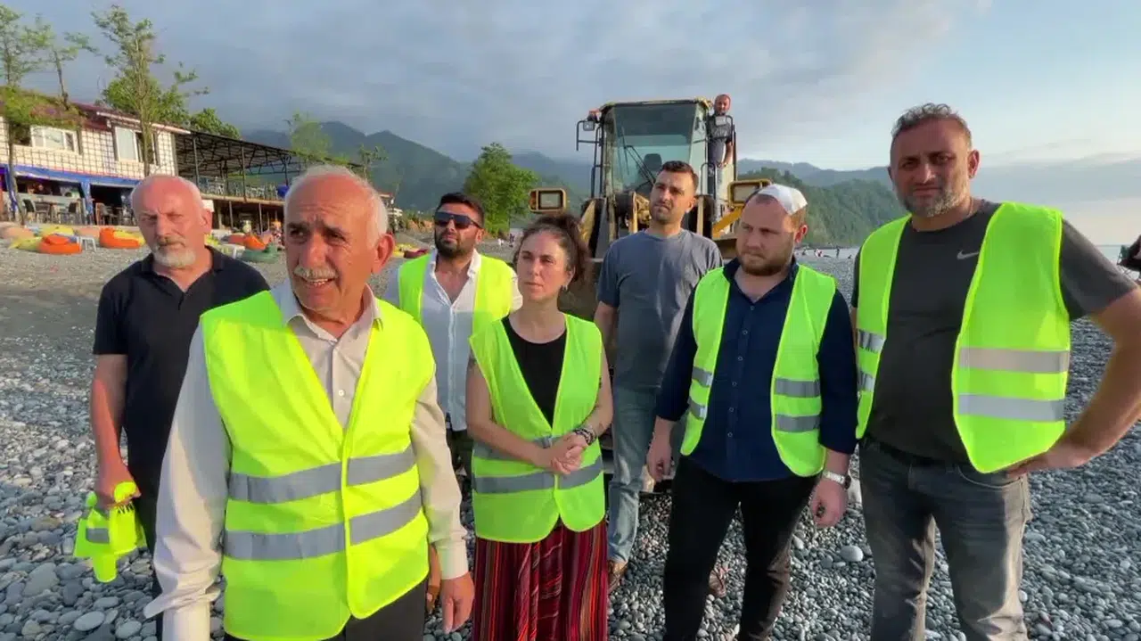 Artvin Kemalpaşa'da Çöp Toplama Kampanyası: Gönüllüler Doğa İçin El Ele Verdi