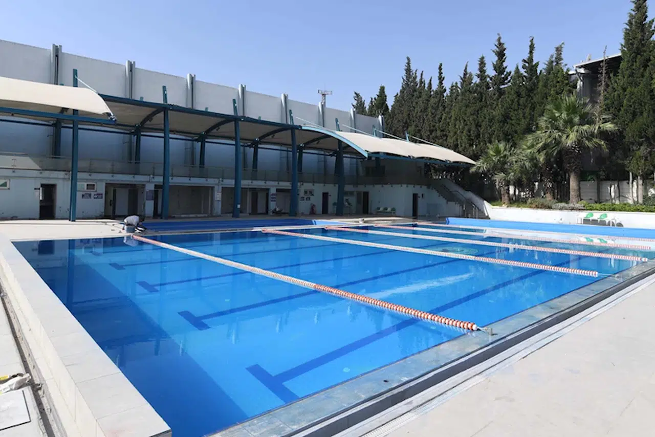 Bornova'da açık havuz yaza hazır