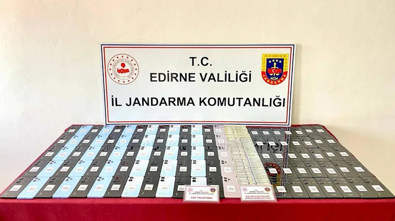 Edirne’de 150 kaçak cep telefonu ele geçirildi 