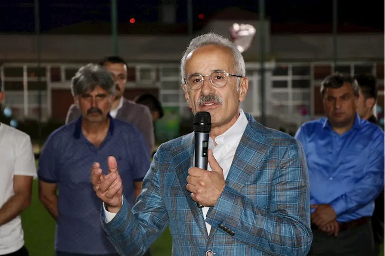 Bakan Uraloğlu, Trabzon'da futbol turnuvası kupa törenine katıldı