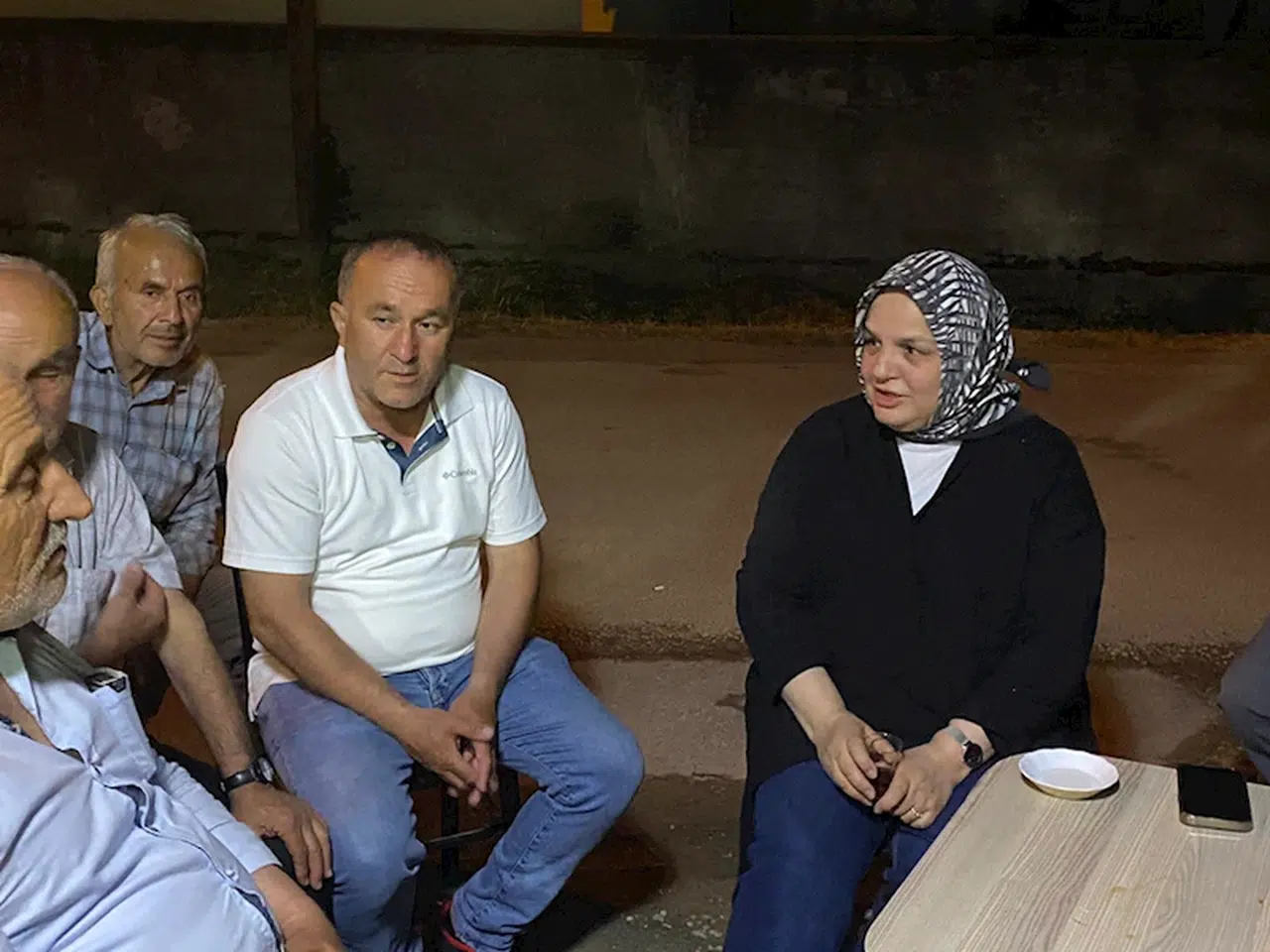 AK Parti Genel Merkez Kadın Kolları Başkanı Keşir'den kıraatheneye sürpriz ziyaret