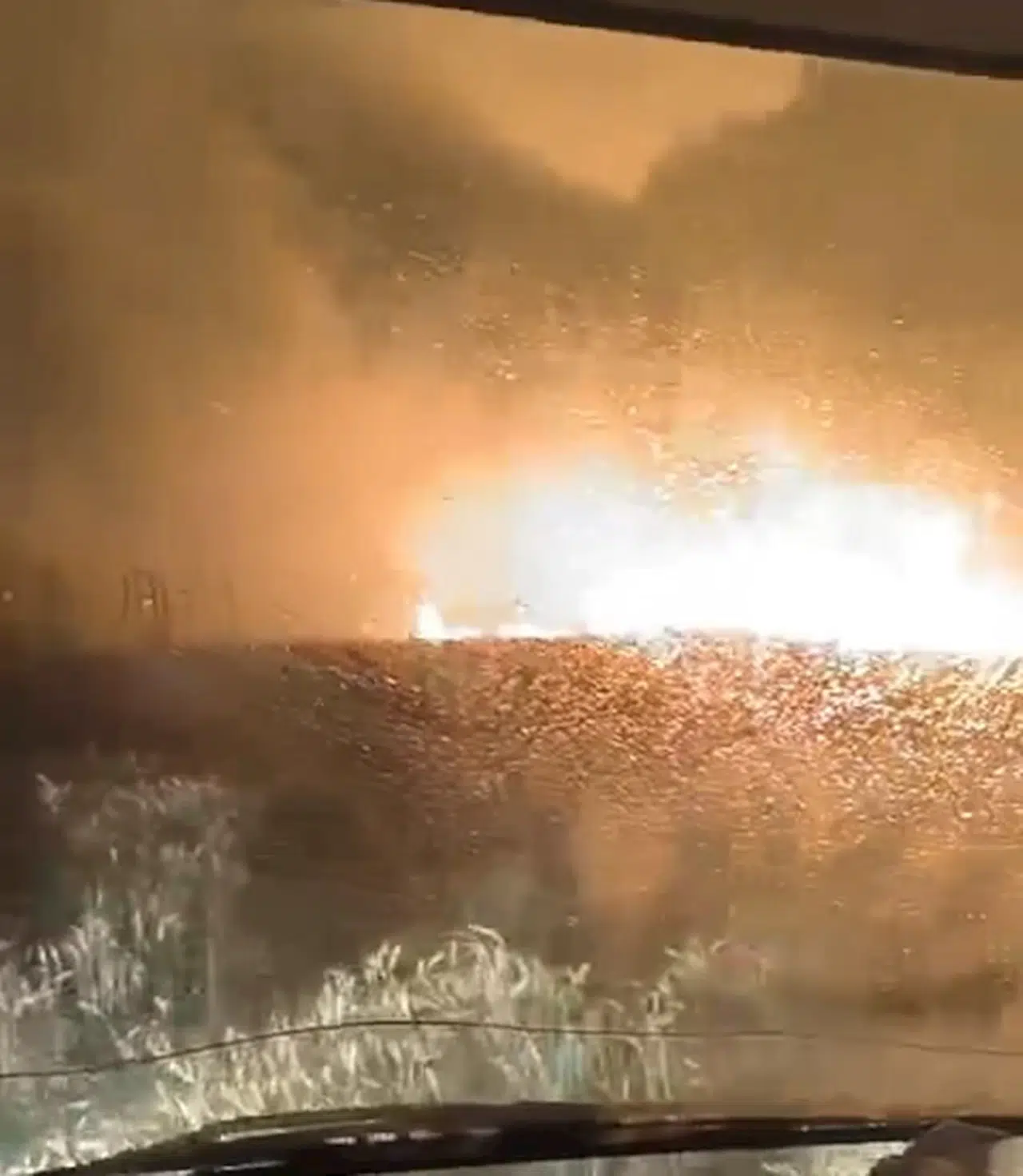 Batman'da yıldırım düşmesiyle çıkan yangında 6 dönüm buğday ekili arazi yandı