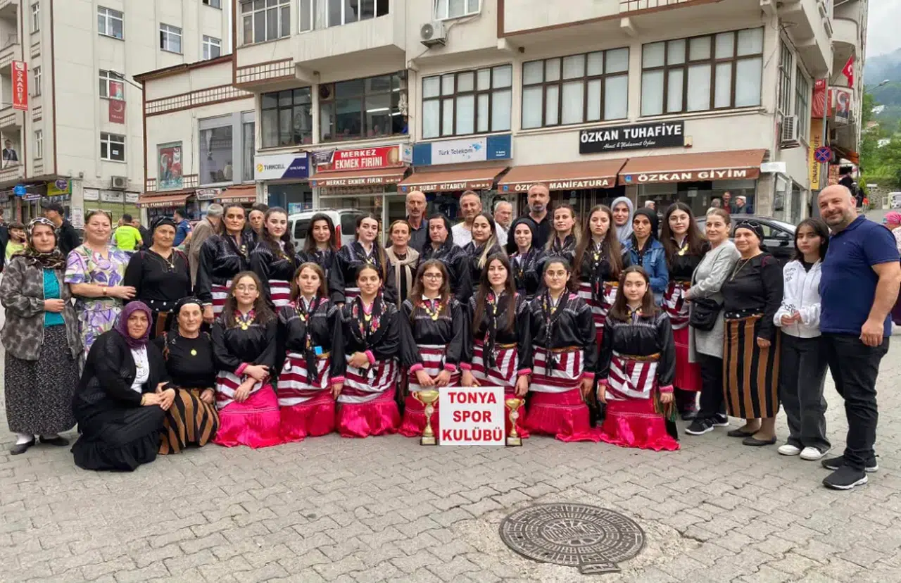 Tonya'dan Halk Oyunları Arenasında Büyük Başarı: Gençler Dalında Birinci, Büyükler Kategorisinde Üçüncü