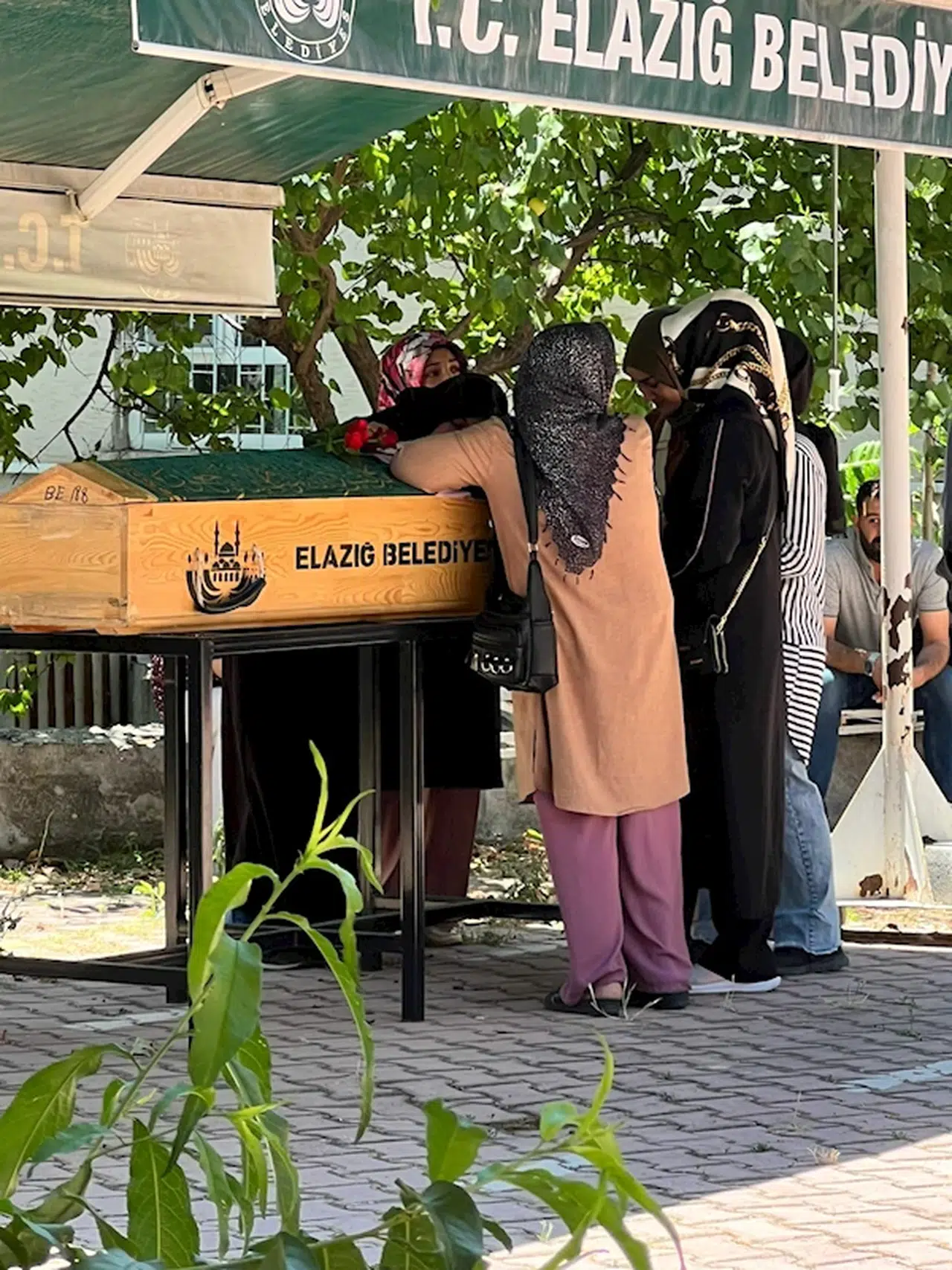 Eski eşinin 10 yerinden bıçakladığı Yüsra, 1 yıl önce 'Ölüm bize ne uzak, bize ne yakın ölüm' paylaşımı yapmış (2)