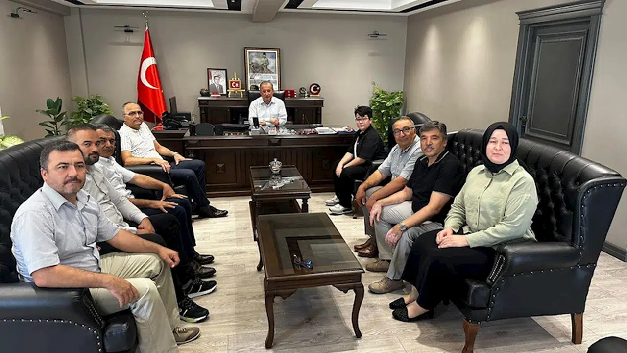 LGS birincisine Kaymakam Tetikoğlu'ndan Cumhuriyet altını