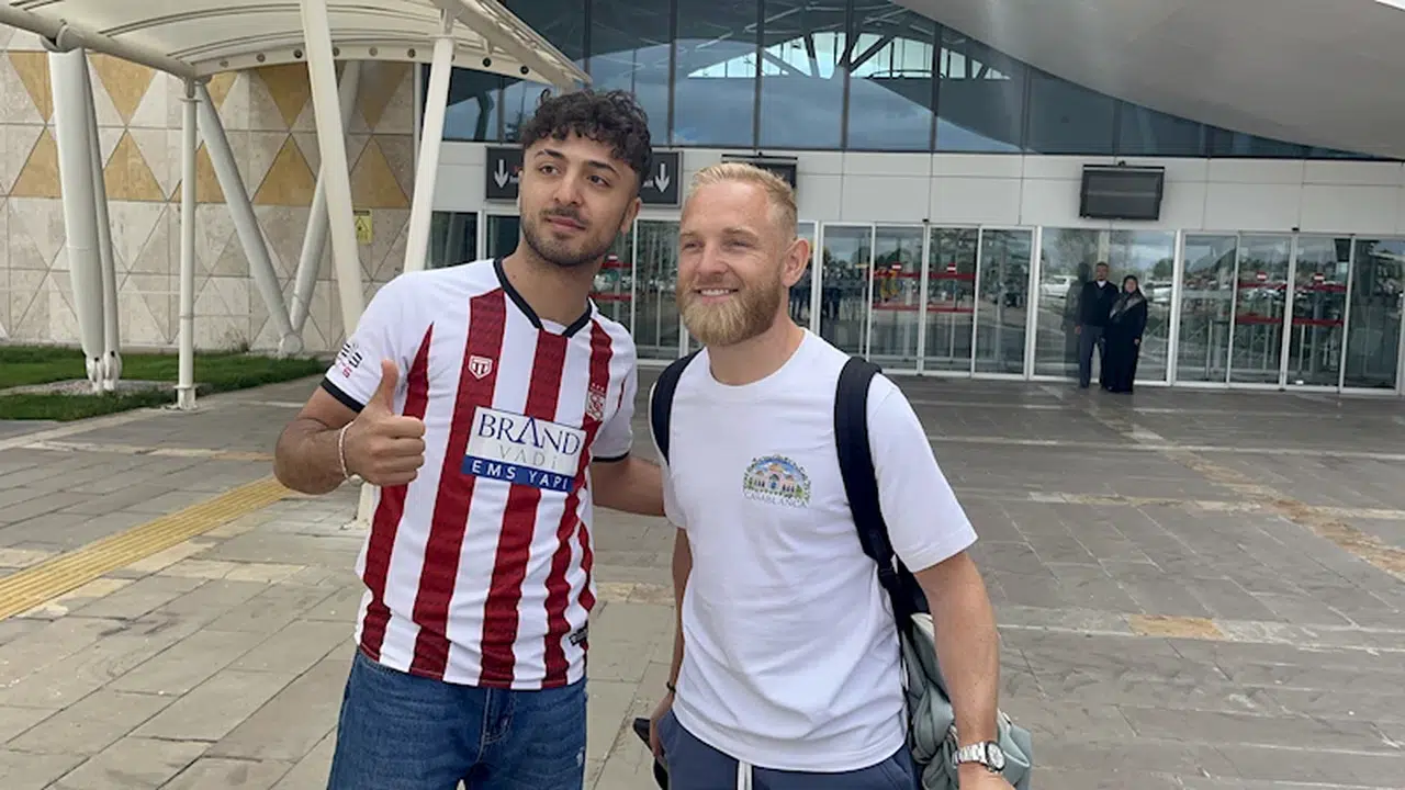 Sivasspor’un prensip anlaşmasına vardığı Alex Pritchard Sivas’a geldi