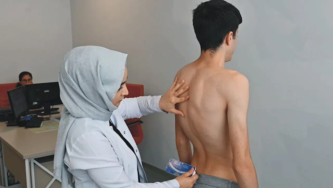 Osmaniye Devlet Hastanesi'nde skolyoz tedavi programı uygulanıyor