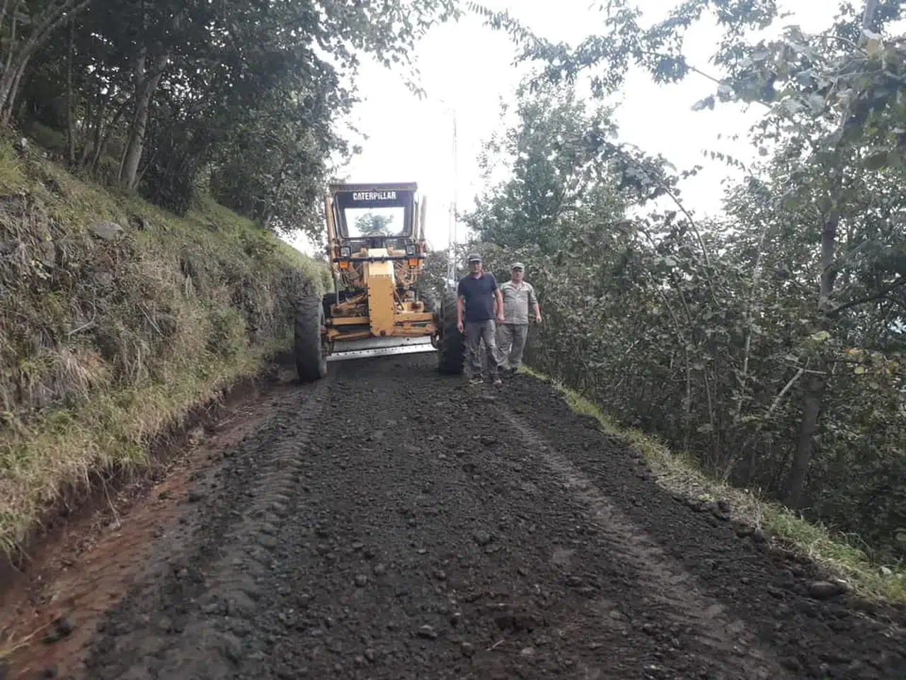Beşikdüzü Belediyesi'nden Mahallelere Önemli Yol Bakım Çalışmaları