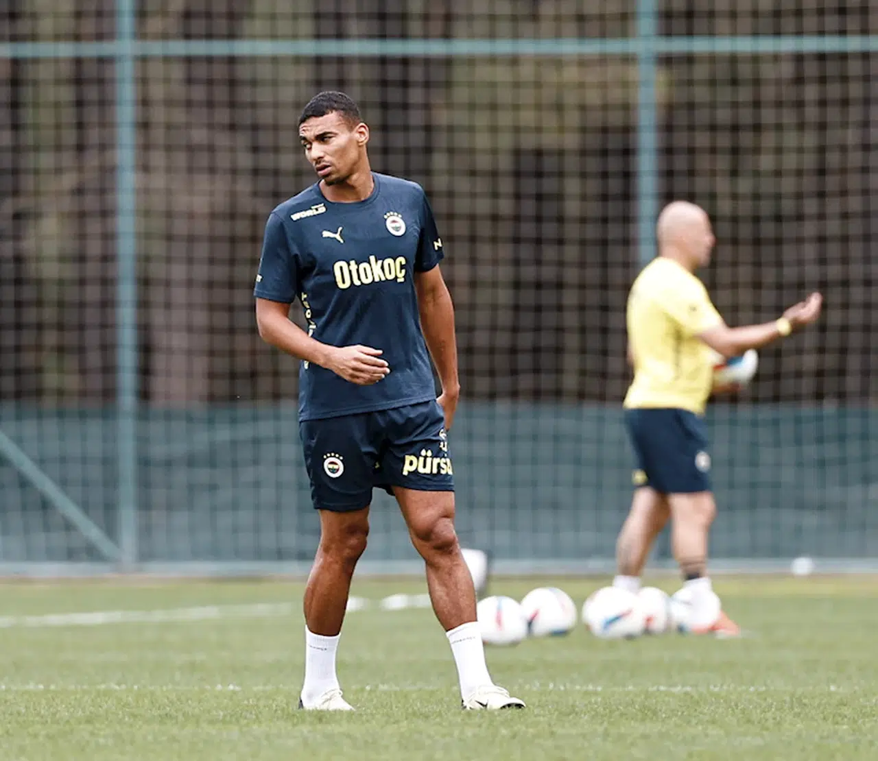 Fenerbahçe’de yeni transfer Filip Kostic ilk antrenmanına çıktı