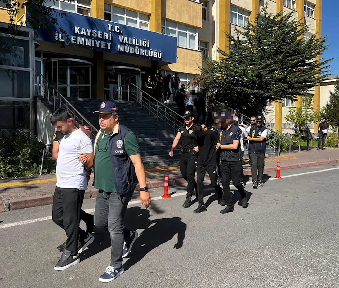 Kayseri merkezli 'yasa dışı bahis' operasyonu şüphelileri adliyede