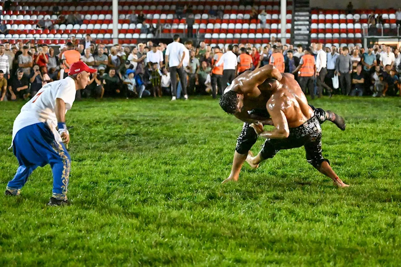 2’nci Gazi Paşa'yı Anma Yağlı Güreşleri'nde başpehlivan İsmail Koç 