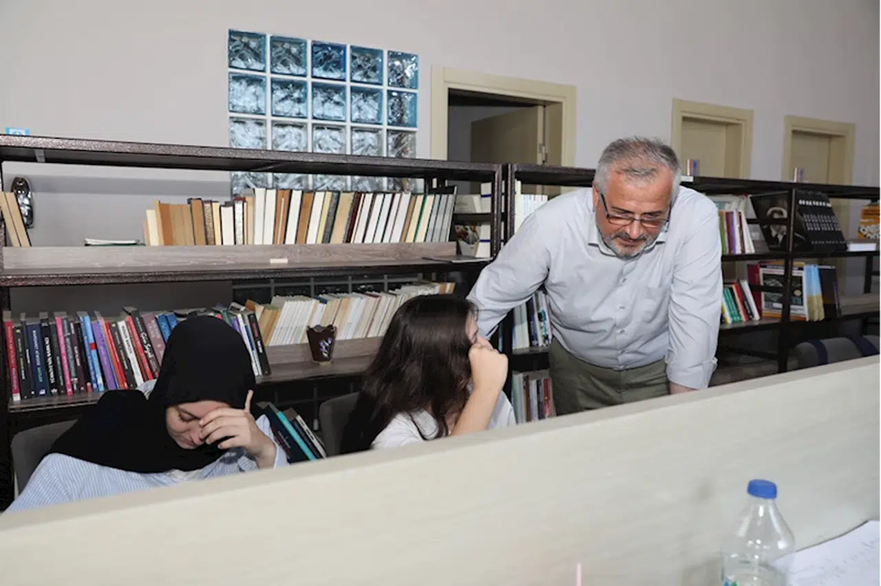 Bafra'da Millet Kıraathanesi'nde öğrenciler sınavlara hazırlanıyor