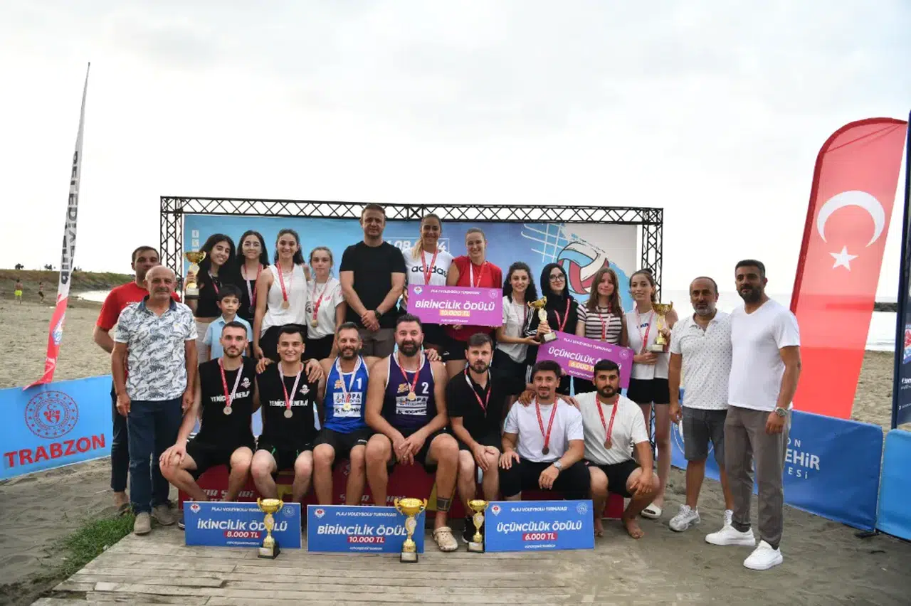 Trabzon’da Plaj Voleybolu Şampiyonları Taç Giydi