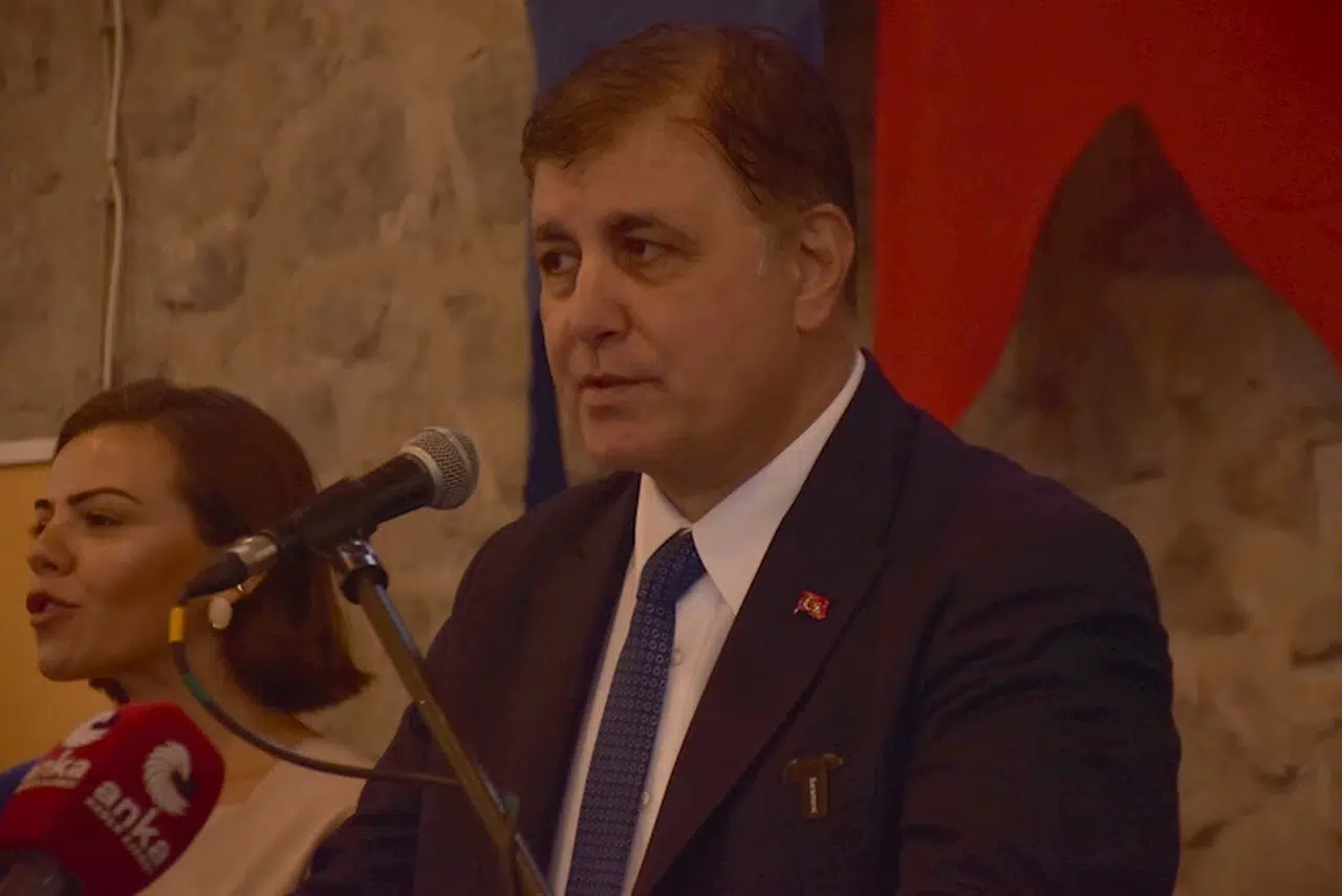 'Bina yıkma, yapma sürecini İzmir ölçeğinde yetiştiremeyiz, ara çözümler üretmeliyiz'