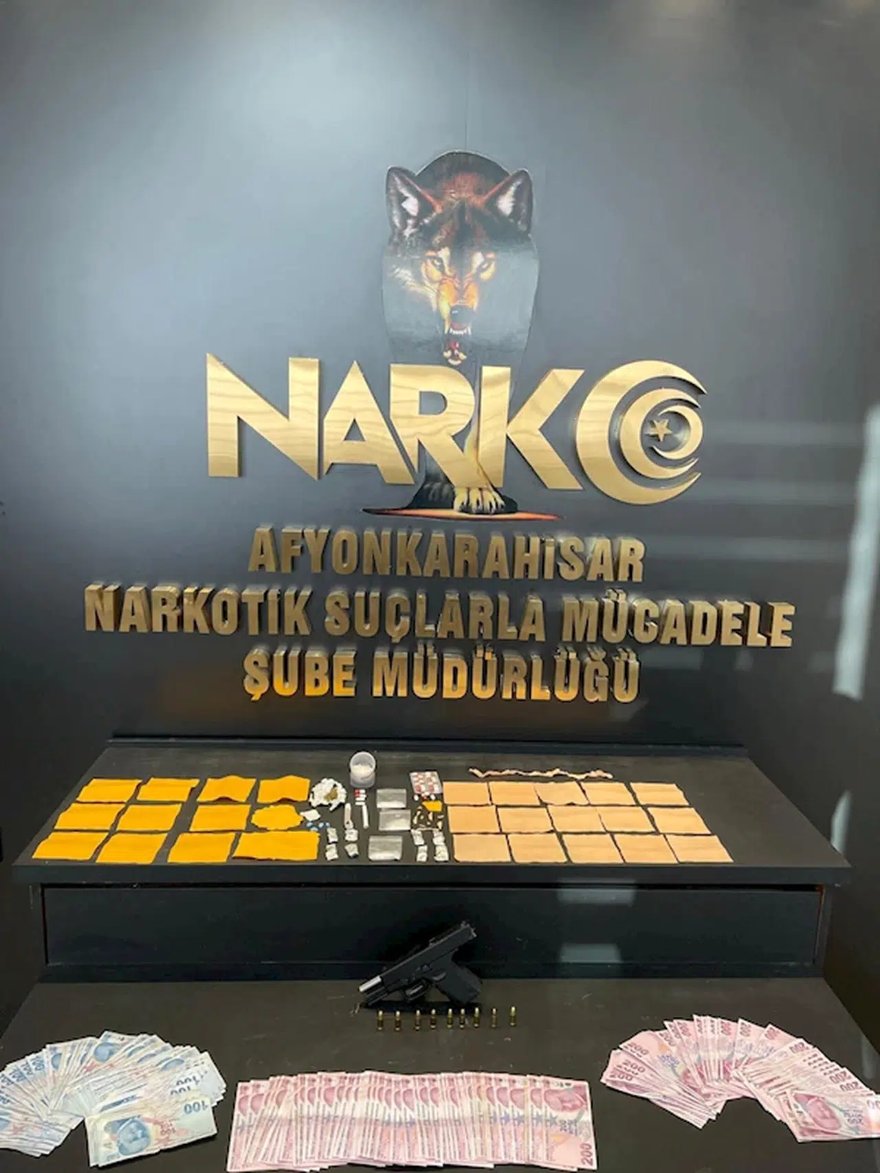 Afyonkarahisar'da uyuşturucu satıcılarına operasyon