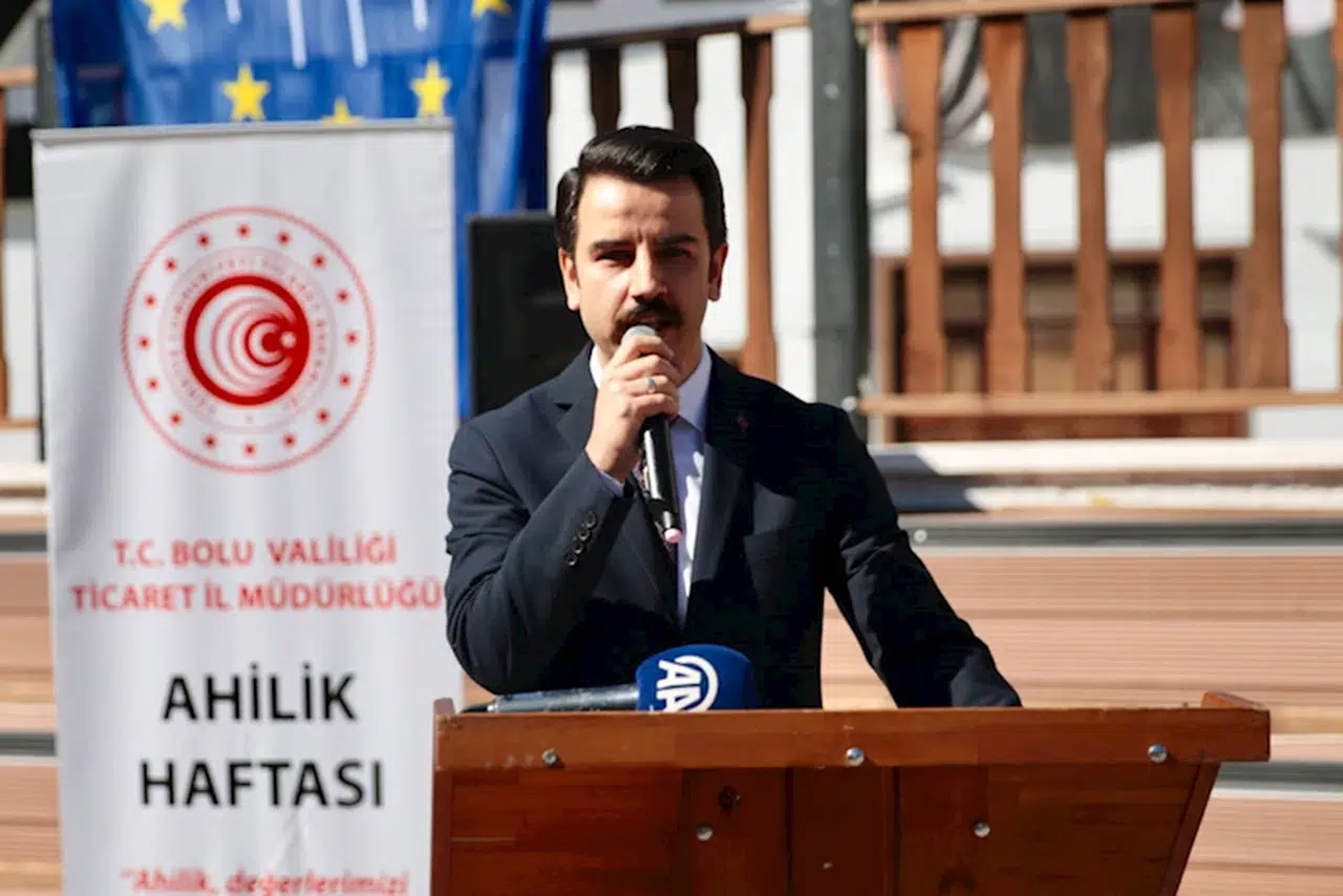 Mudurnu'dan "Türkiye'nin ahisi" seçilen demirci ustasına plaket verildi