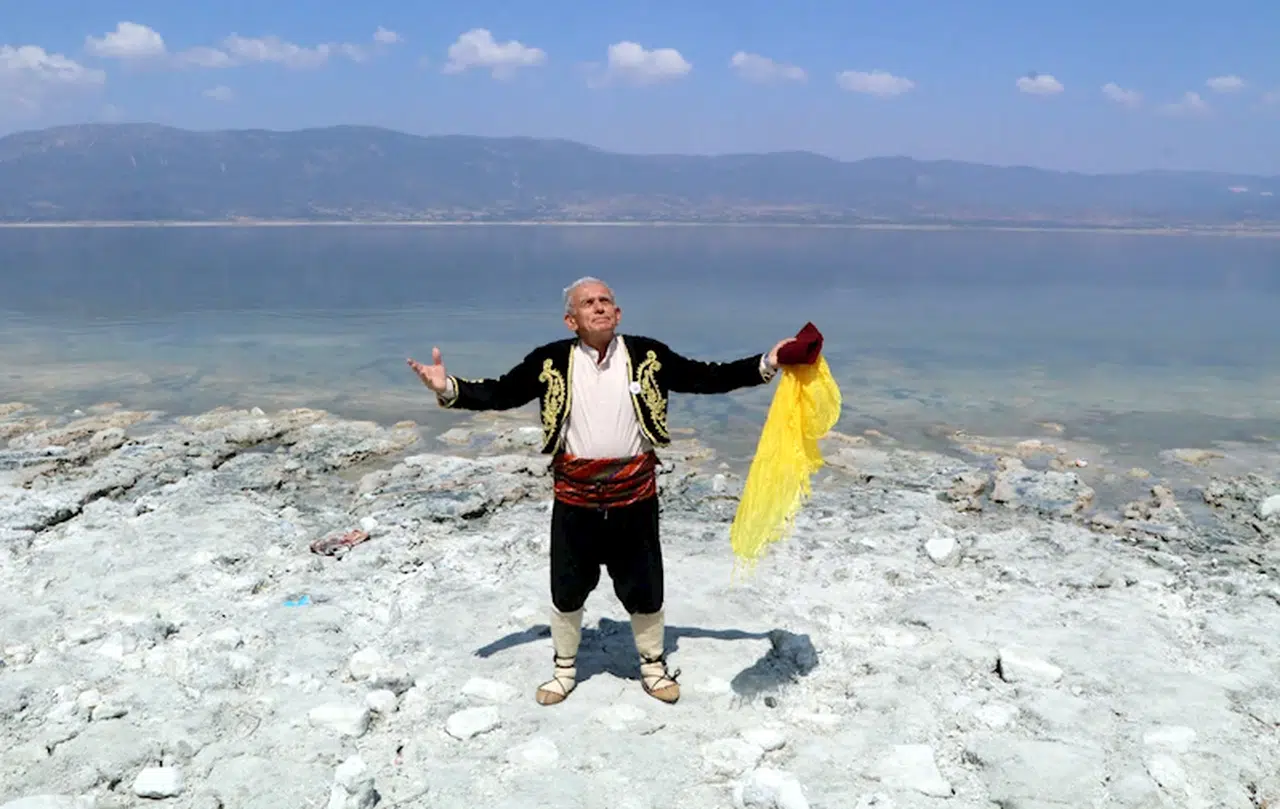 BURDUR Emekli öğretmenden Burdur Gölü'ne ağıt  (VİDEO EKLENDİ) 