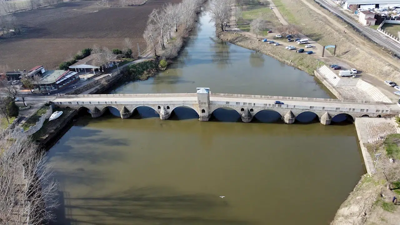Edirne'de kuruma noktasına gelen nehirlerin debileri 3 kat arttı