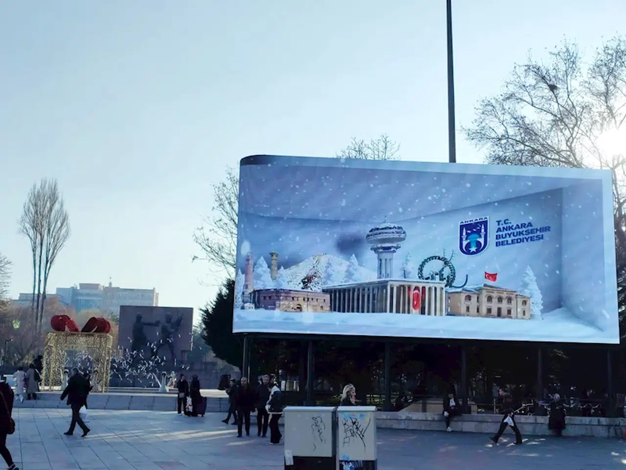 Güvenpark'ta sit alanına dikilen reklam panosuna kaldırma kararı