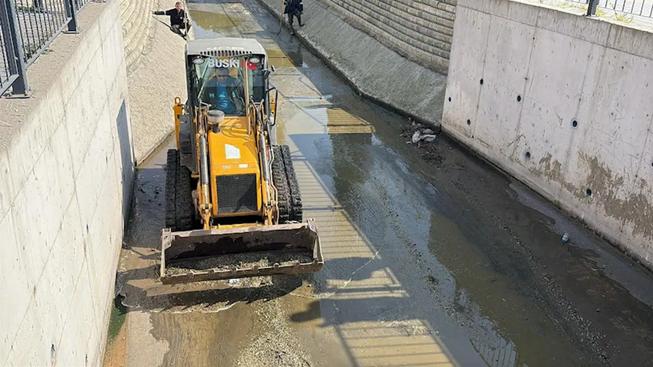Gemlik'te, Çarşı Deresi'nde temizlik çalışmaları başladı