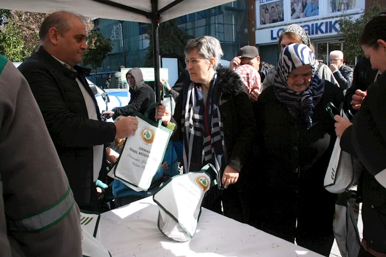 Edirne'de Orman Haftası'nda vatandaşlara 2 bin fidan dağıtıldı