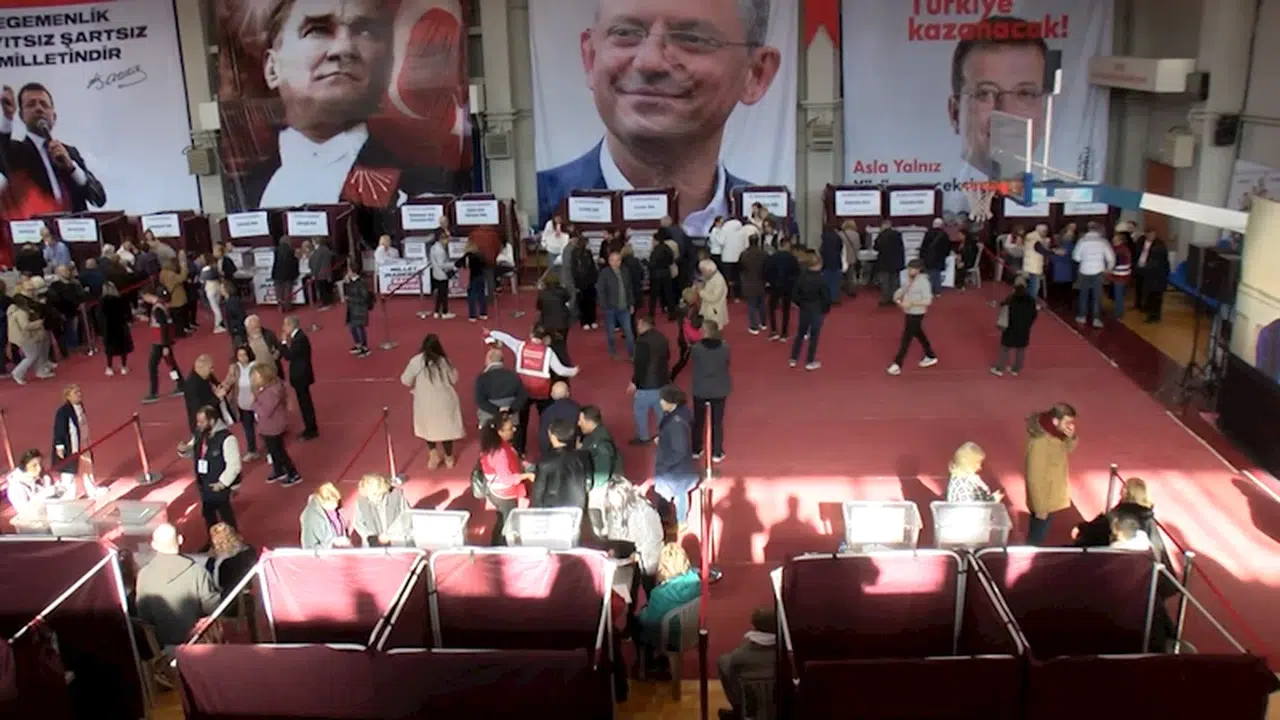 İstanbul - CHP'li seçmen Cumhurbaşkanı ön seçimi için sandığa gitti 