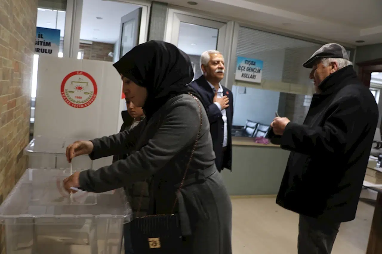 Van'da CHP'de cumhurbaşkanı adaylık ön seçimi için oy kullanılıyor