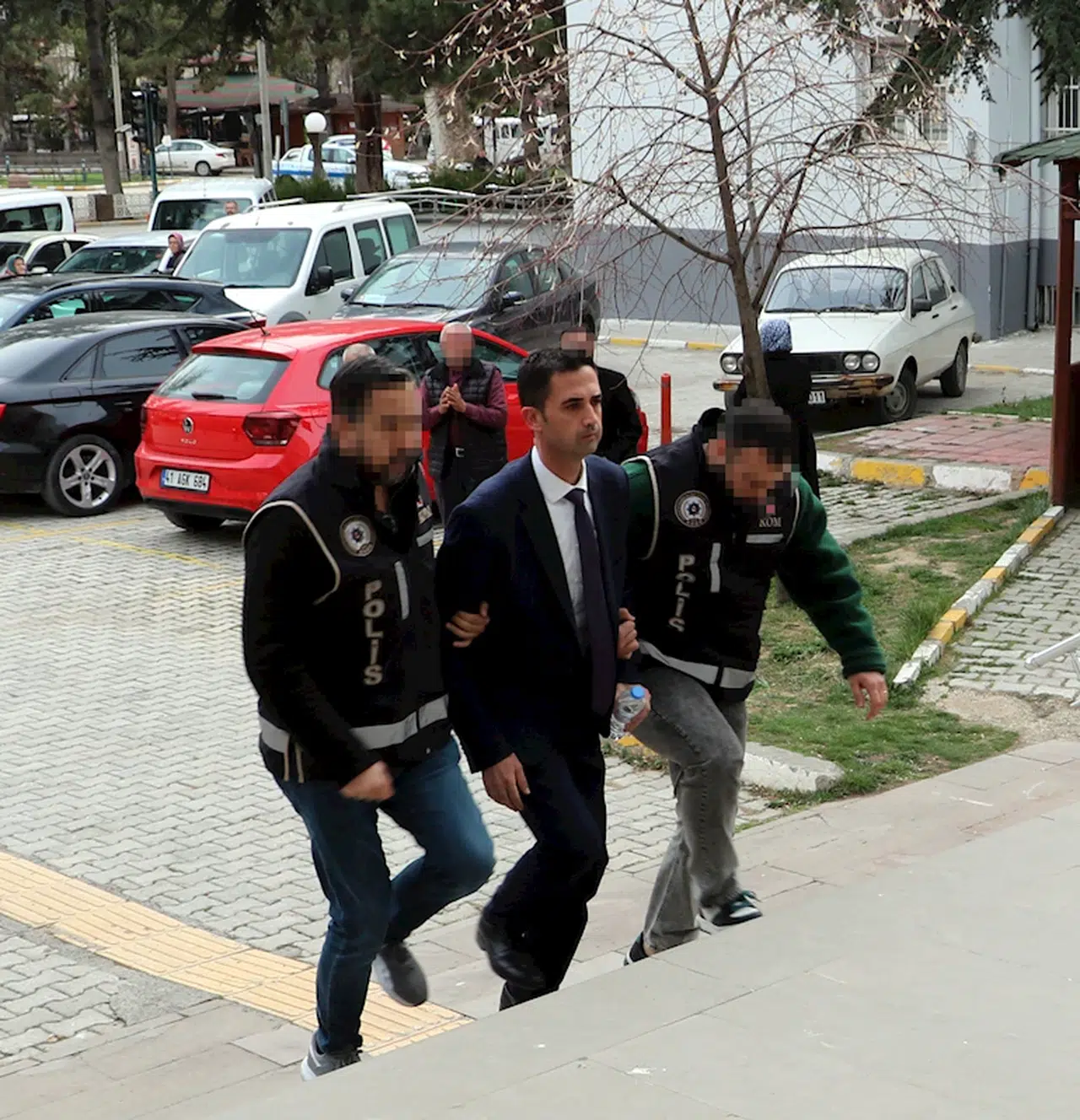 Isparta'da, gözaltına alınan belediye başkanı adliyede