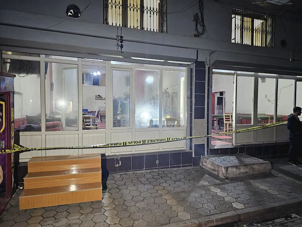 17 yaşındaki çocuk kahvehaneyi basıp, 2 kişiyi tabancayla öldürdü