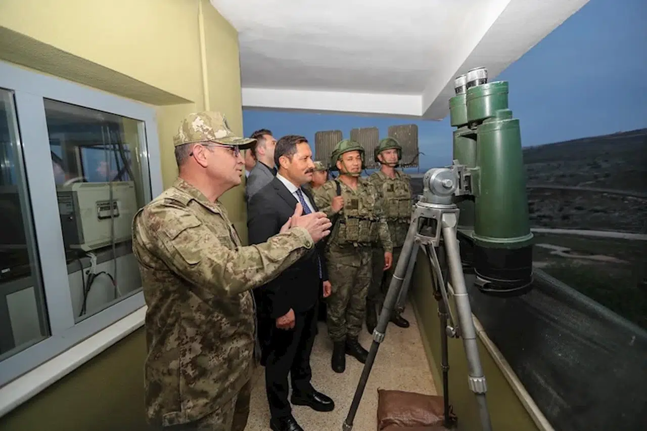 Hatay Valisi Masatlı, hudut karakolunda Mehmetçik ile iftar yaptı