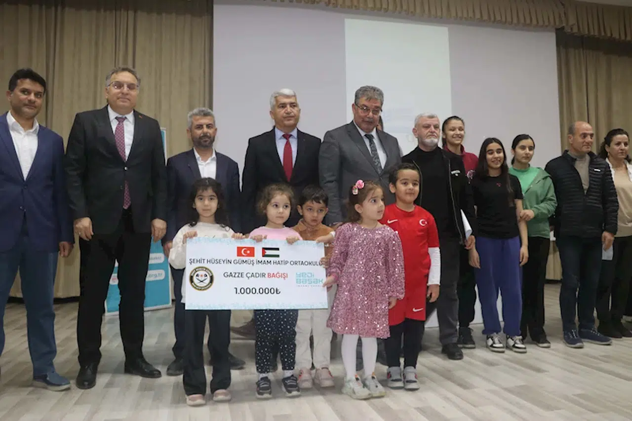Gaziantep'te, ortaokul öğrencilerinden Gazze'ye 1 milyon TL'lik bağış