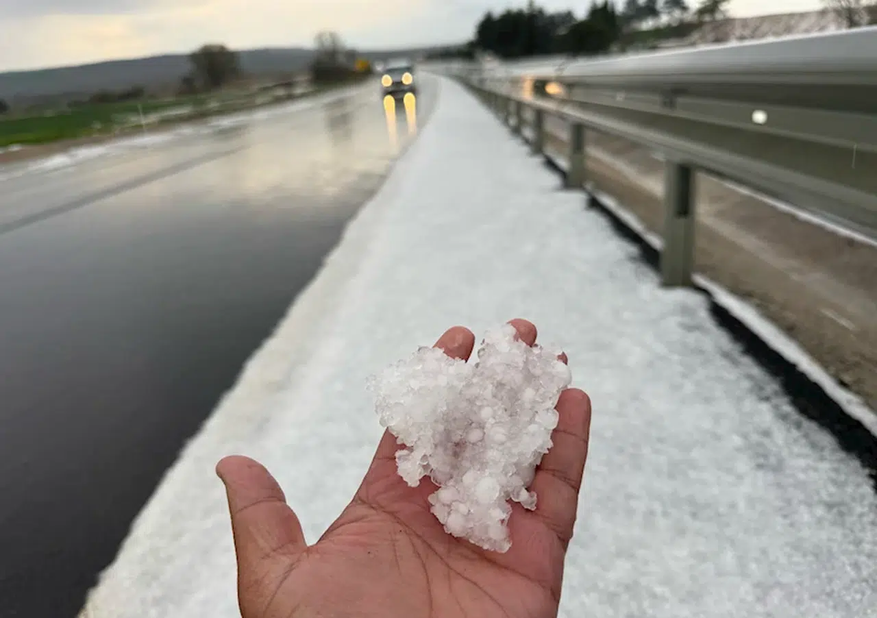 Tekirdağ'da dolu; sürücüler akaryakıt istasyonlarını sığındı