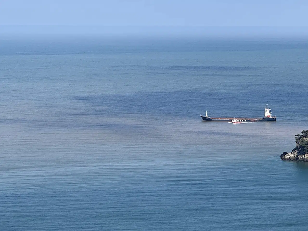 Bartın Irmağı'ndan akan çamurlu suyla denizin rengi değişti