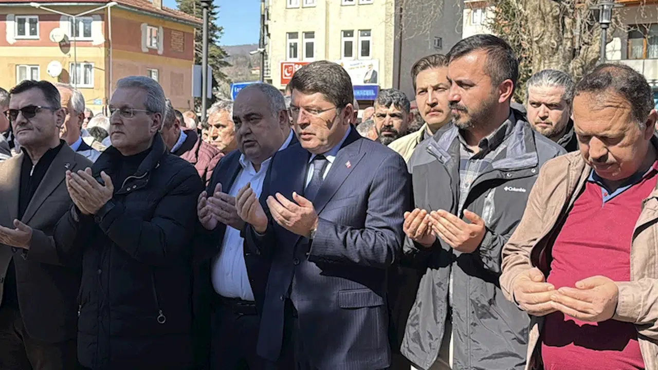 Bakan Tunç, Bartın'da eski belediye başkanının cenazesine katıldı