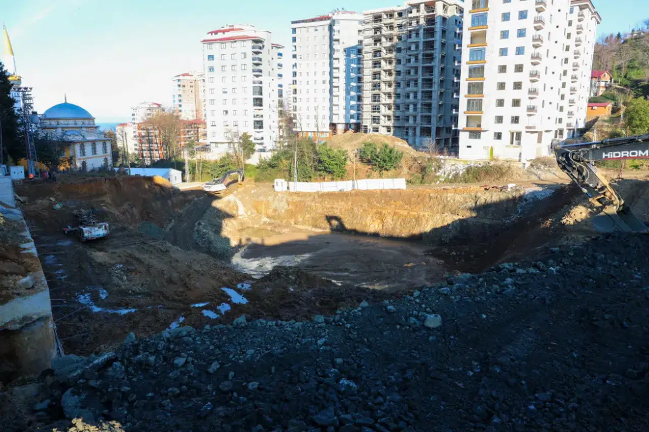 Rize Valisi Baydaş, Kız Öğrenci Yurdu İnşaatını Yerinde İnceledi