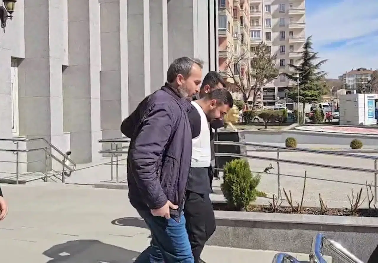 Çorum'da 1 kişiyi öldürüp 4 kişiyi yaralayan şüpheli tutuklandı (2)