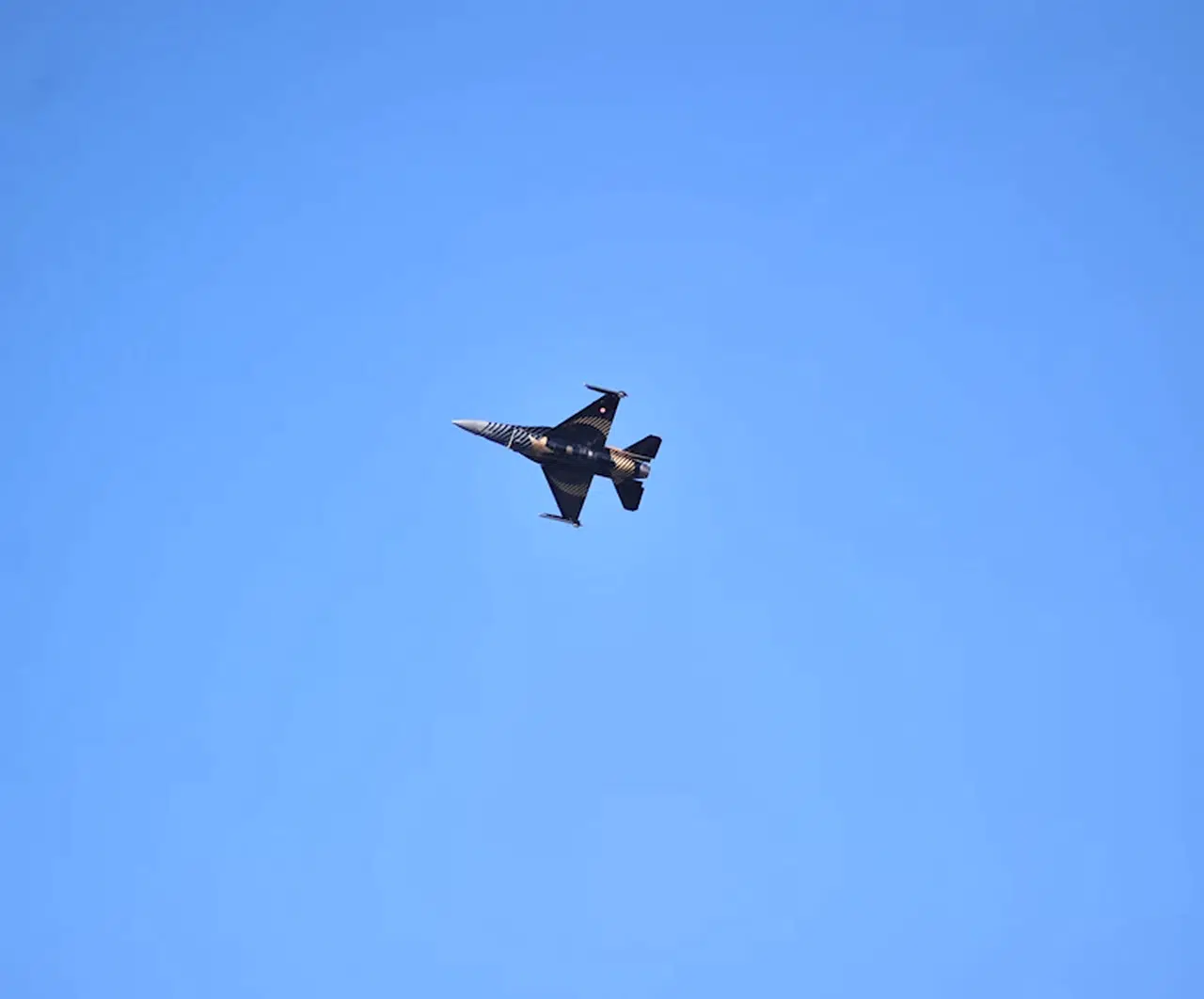 SOLOTÜRK' ün Bursa semalarında yaptığı gösteri ilgiyle izlendi