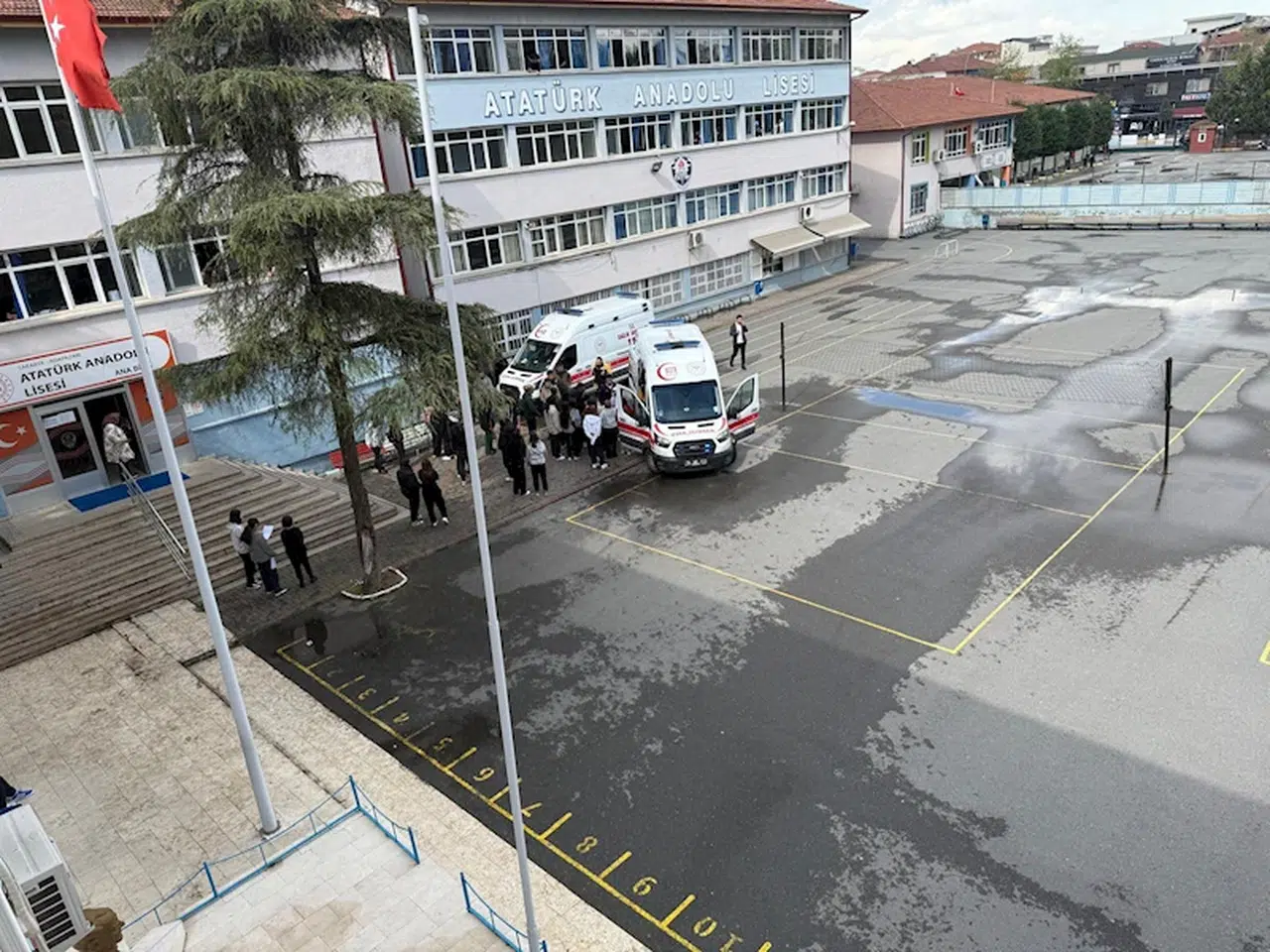 Sakarya'da 9 öğrenci, gıda zehirlenmesi şüphesiyle hastanelik oldu