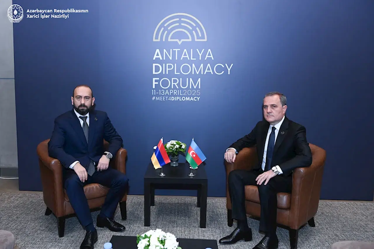 Azerbaycan ve Ermenistan Dışişleri Bakanları Antalya'da görüştü