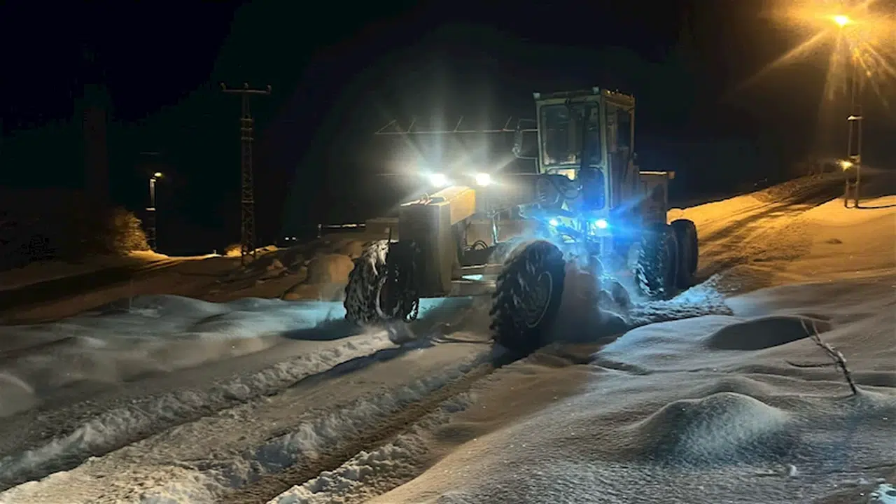 Kayseri'de kar nedeniyle kapanan 90 mahalle yolu ulaşıma açıldı