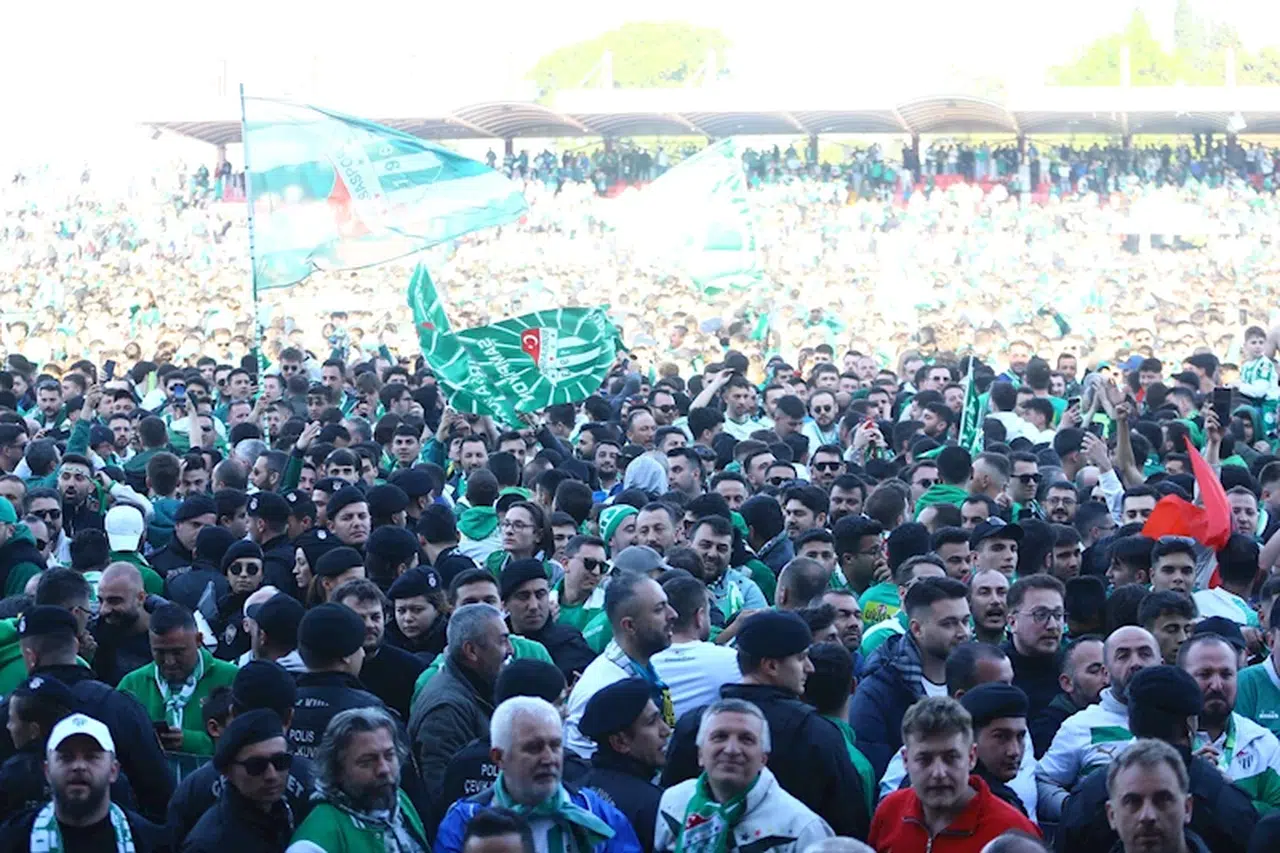 Bursaspor, 3'üncü Lig'de şampiyonluğunu ilan etti / Ek fotoğraflar
