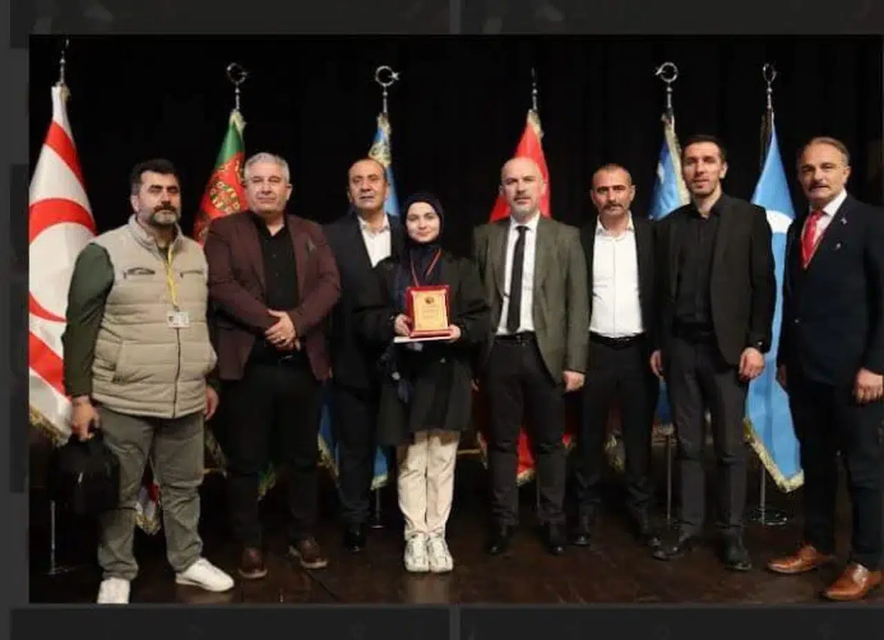 Bayburtlu Öğrenciden Edebiyat Yarışmasında Gururlandıran Başarı