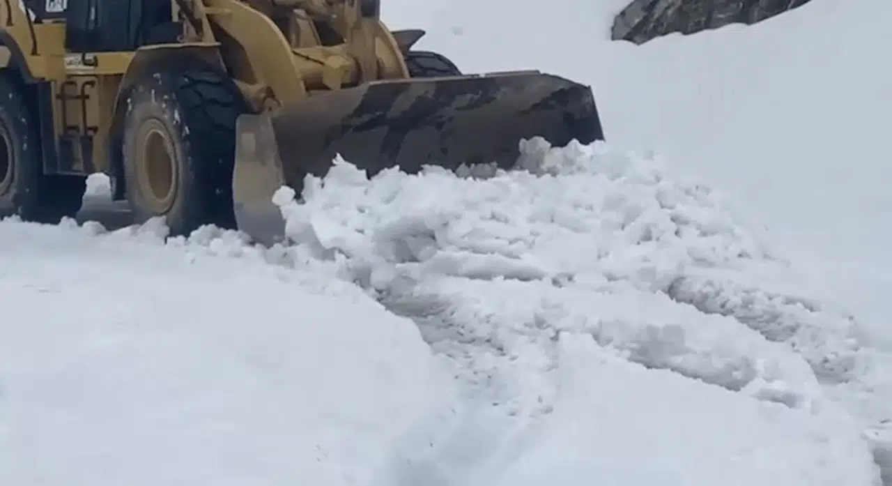 Batman'da kardan kapanan 65 yerleşim yerinden 61’inin yolu açıldı